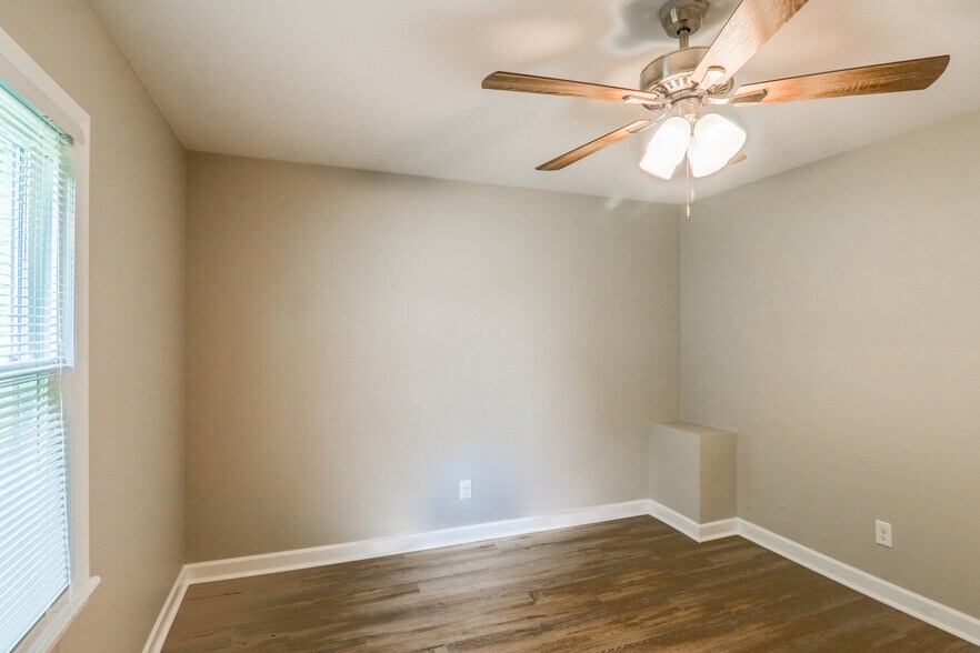Building Photo - 2608 Meadow Lark Ln