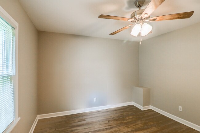 Building Photo - 2608 Meadow Lark Ln