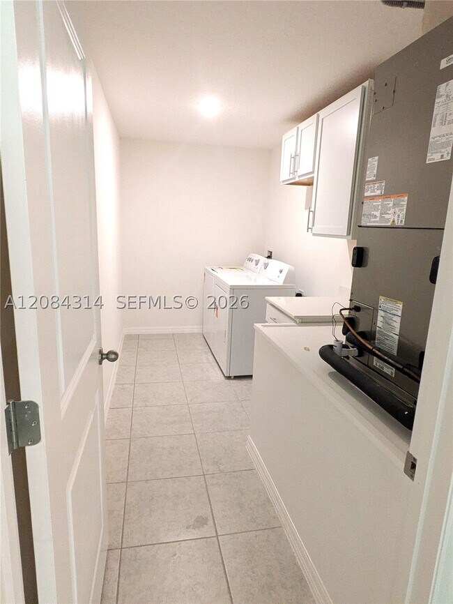 Building Photo - 1329 Biarritz St NW