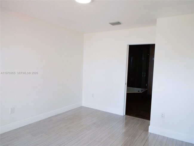 Building Photo - 422 SW 88th Pl