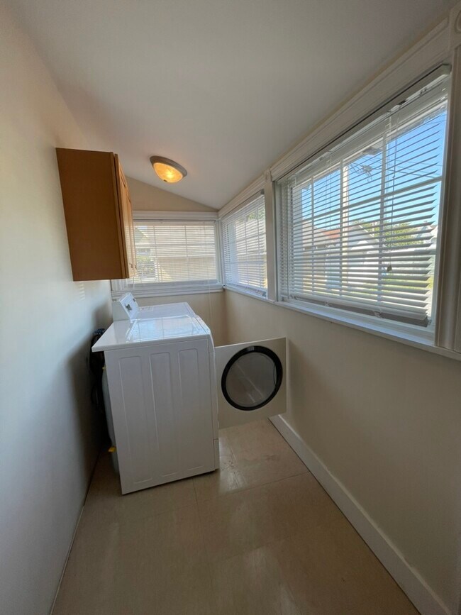 Building Photo - 1145 Isabella Ct