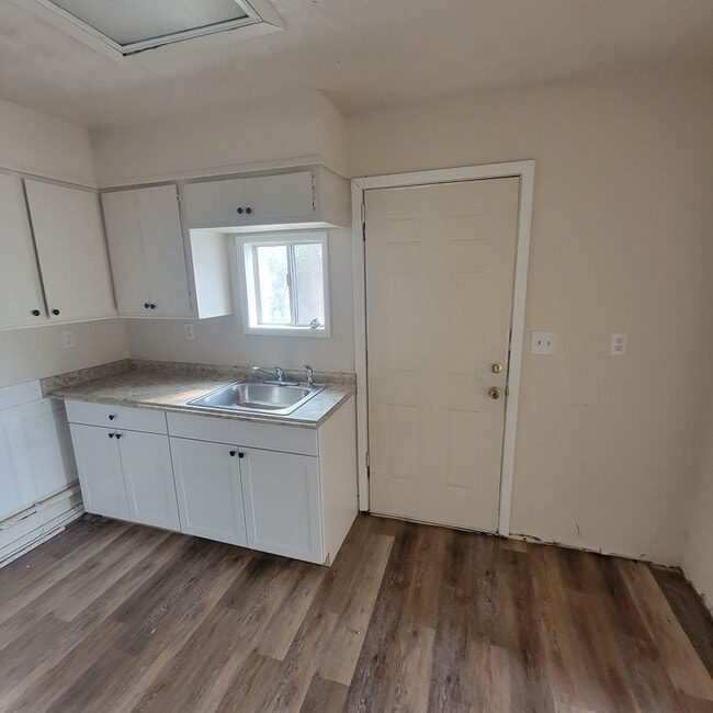 Building Photo - 2217/2219 E Weile