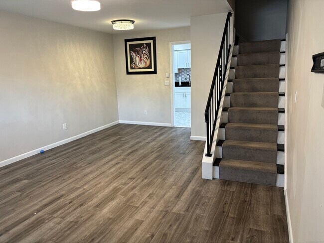 Building Photo - 7 Arch St