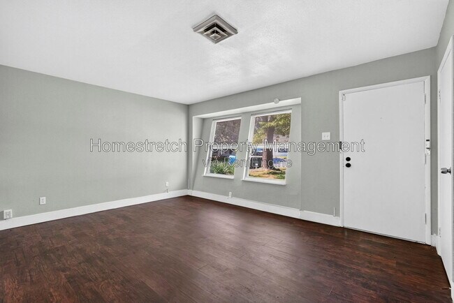 Building Photo - 11948 Bridgevale Ave