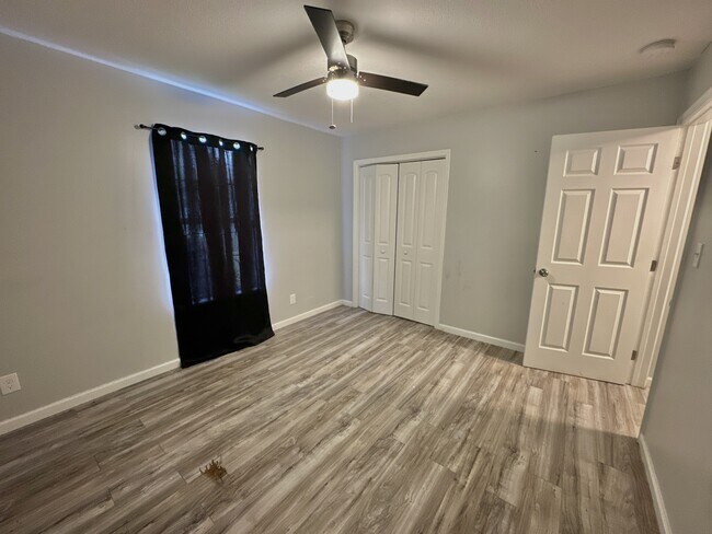 Building Photo - 1111 Timberline Dr