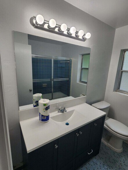 Building Photo - 302 NW 13th Ave