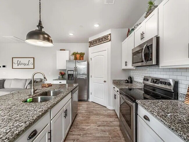 Building Photo - 324 Victory Cir