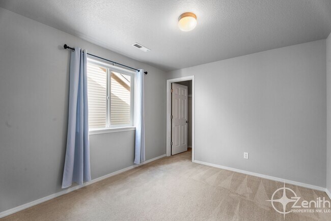 Building Photo - HALF OFF 2ND MONTHS RENT! Fully Updated 4 ...