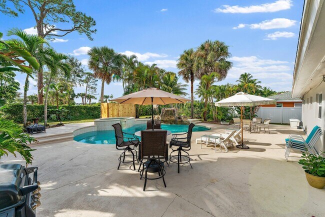 Building Photo - 9520 SE Point Terrace