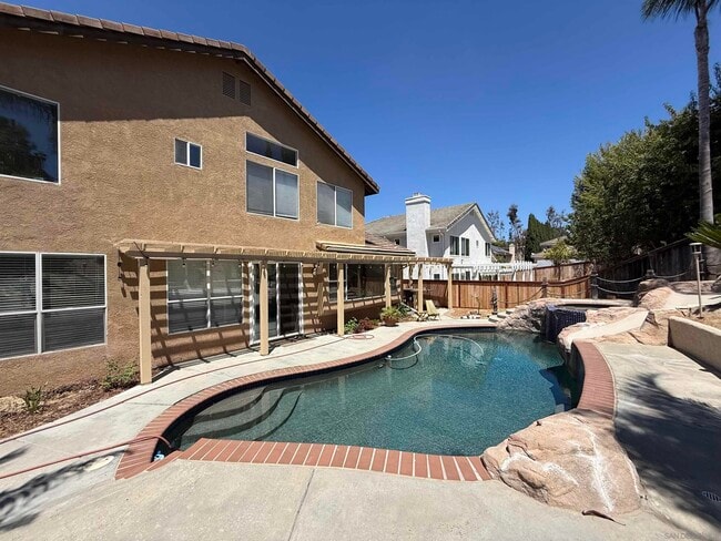 Building Photo - 5006 Palmera Dr