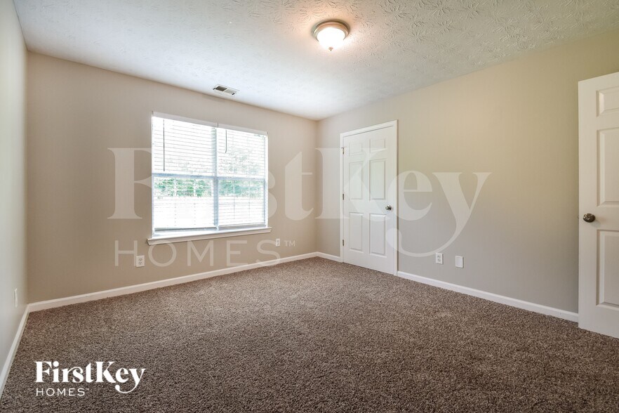 Building Photo - 250 Berkshire Dr