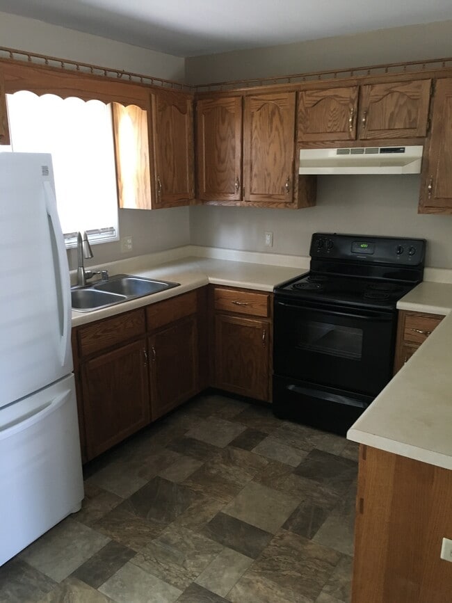 Building Photo - 426 College St