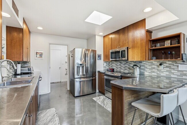 Building Photo - 3920 N Cactus Blvd