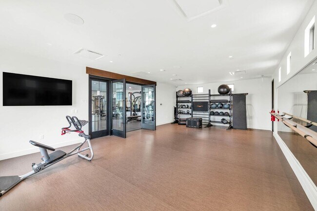 Building Photo - 5000 N Camelback Rdg Dr