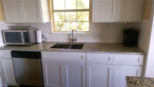 Building Photo - 808 Edgecliff Terrace