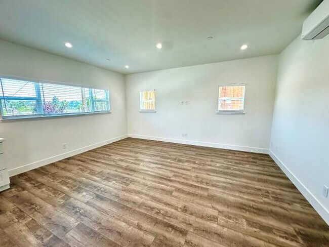 Building Photo - 19241 Carlton Ave