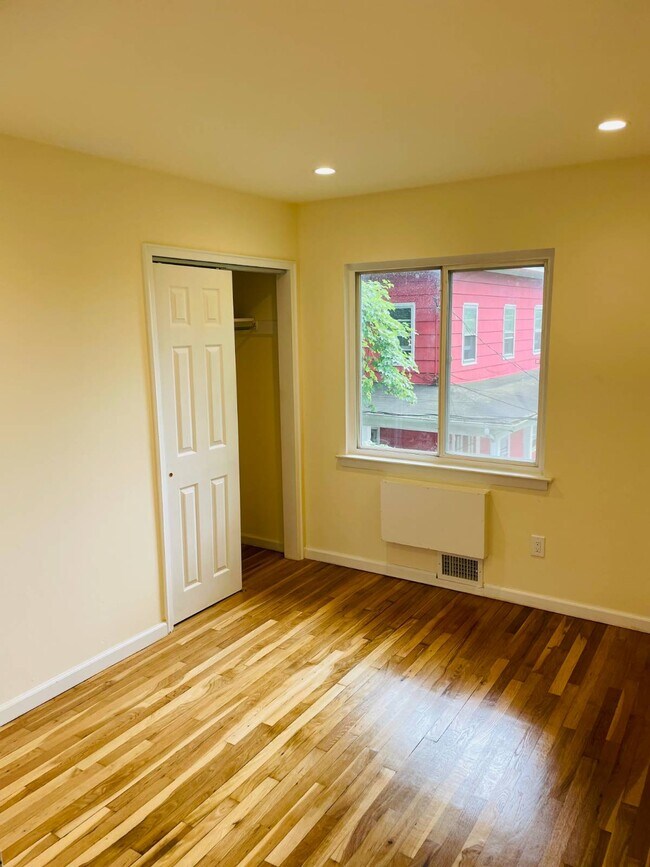 Building Photo - 26 Elm Ave