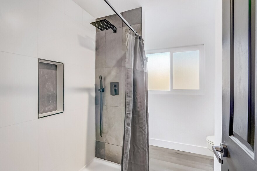 Building Photo - 540 E Saint Louis Ave