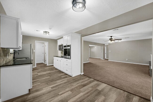 Building Photo - Remodeled