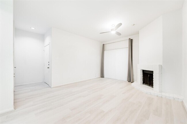 Building Photo - 11711 Memorial Dr