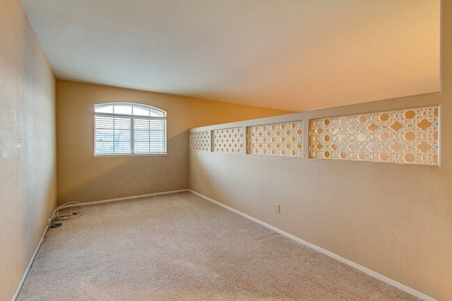 Building Photo - Charming 3-Bedroom Home with Spacious Back...