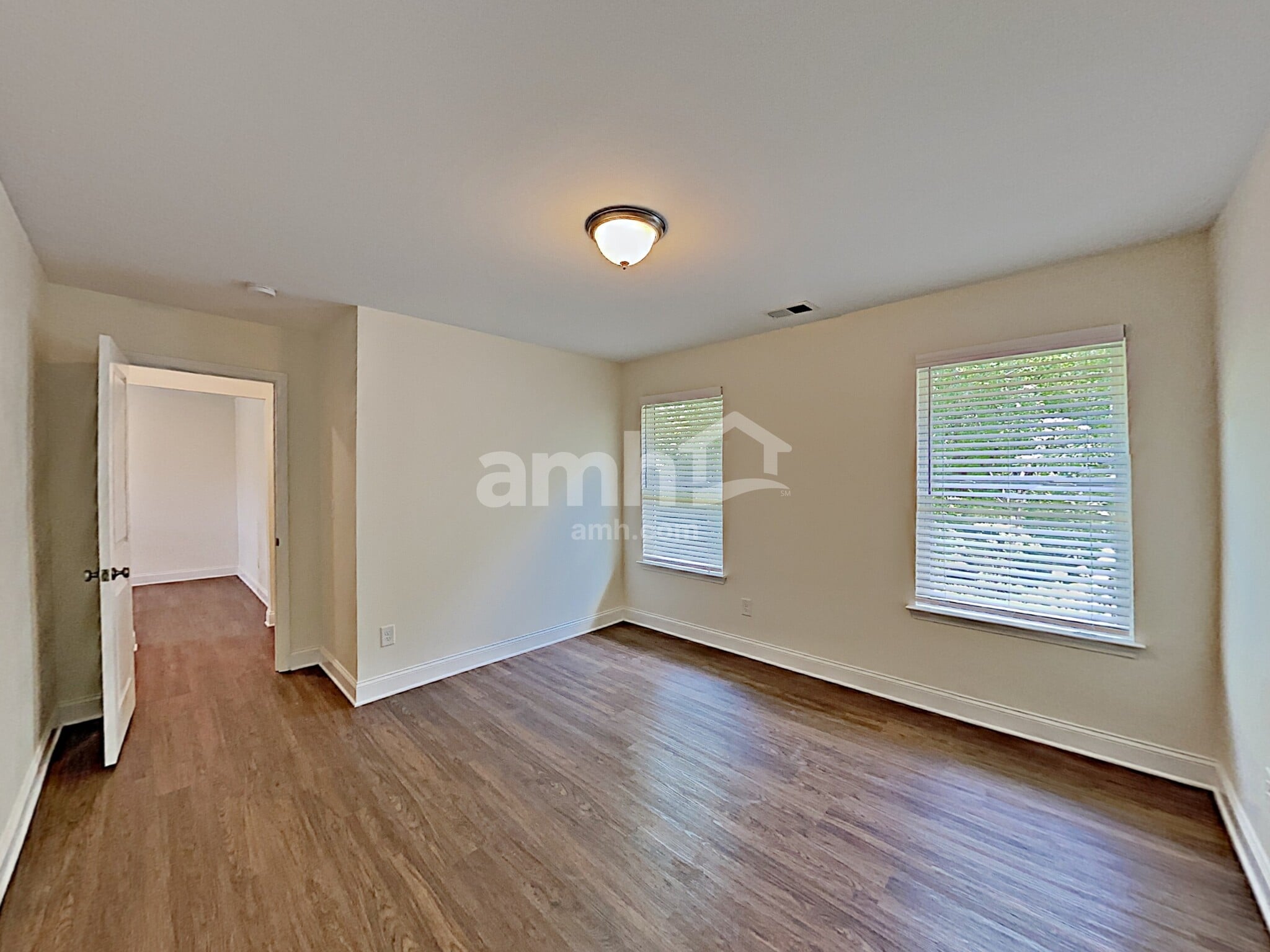 Building Photo - 704 Sierra Ct