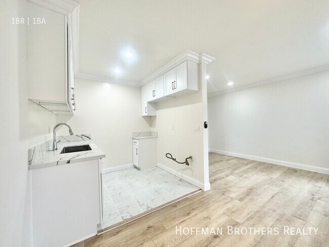 Building Photo - 20447 Saticoy St
