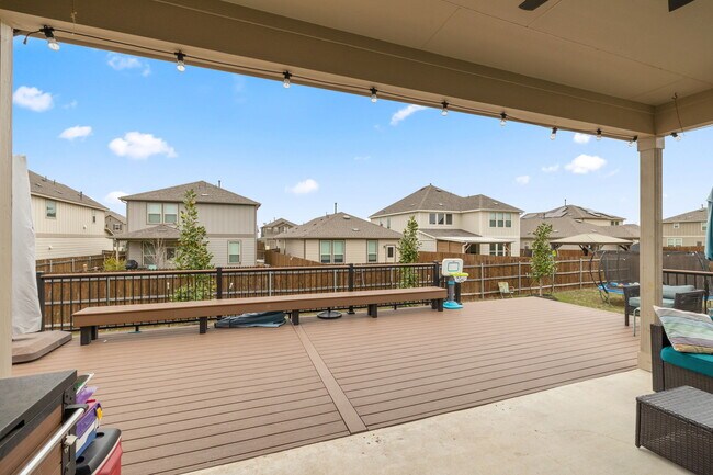 Building Photo - 525 Compania Cove