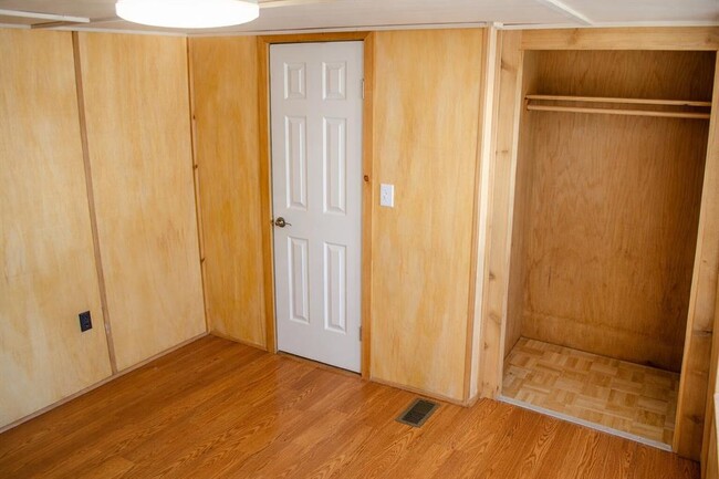 Building Photo - 11529 Main St