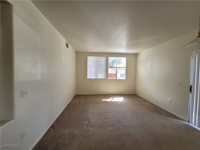 Building Photo - 7413 W Russell Rd