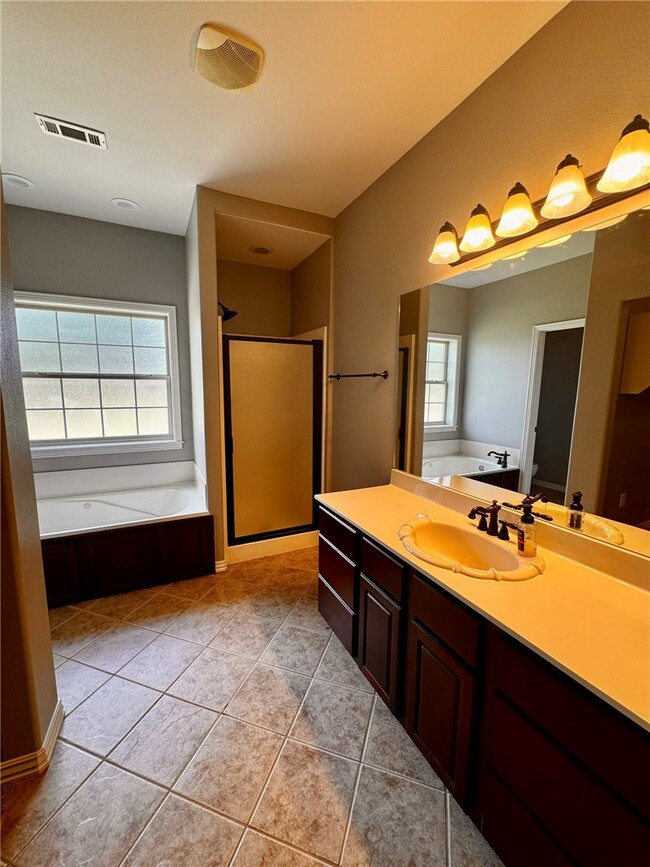 Building Photo - 6108 S 39th Pl