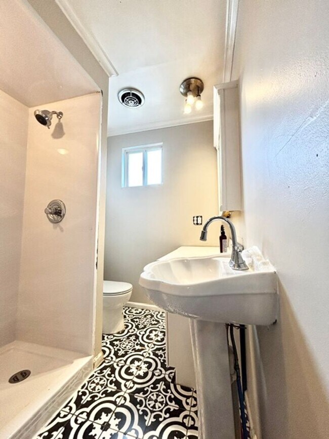 Building Photo - 3 bedroom 1 bath House for rent Greensburg, PA