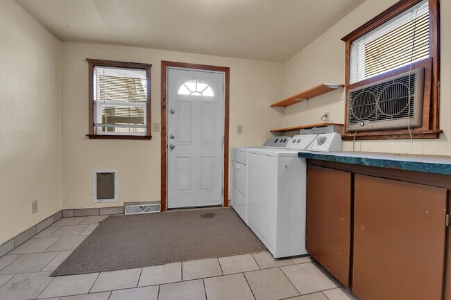 Building Photo - $2,900, 3-bed, 2 bath victorian home with a fenced yard and $300 off the first month's rent.