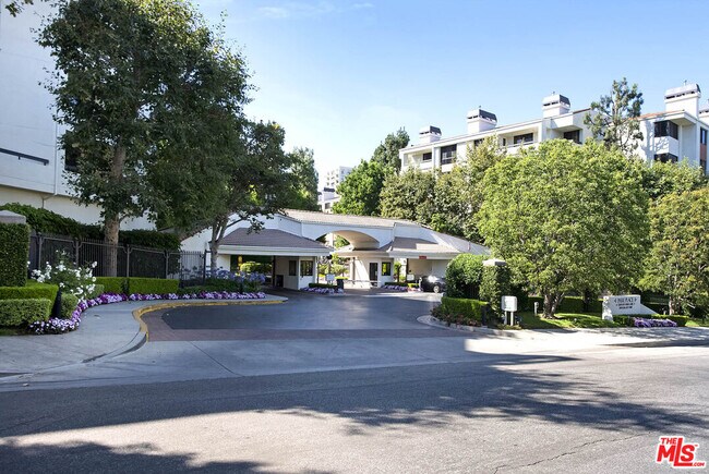 Building Photo - 2132 Century Park Ln