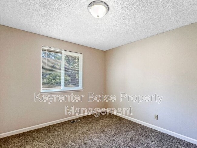 Building Photo - 4101 S Minuteman Way