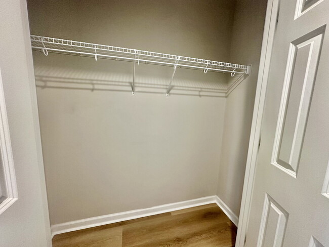 Building Photo - Beautiful Two Bedroom Townhome Located in ...