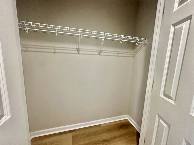 Building Photo - Beautiful Two Bedroom Townhome Located in Bluffton Village!
