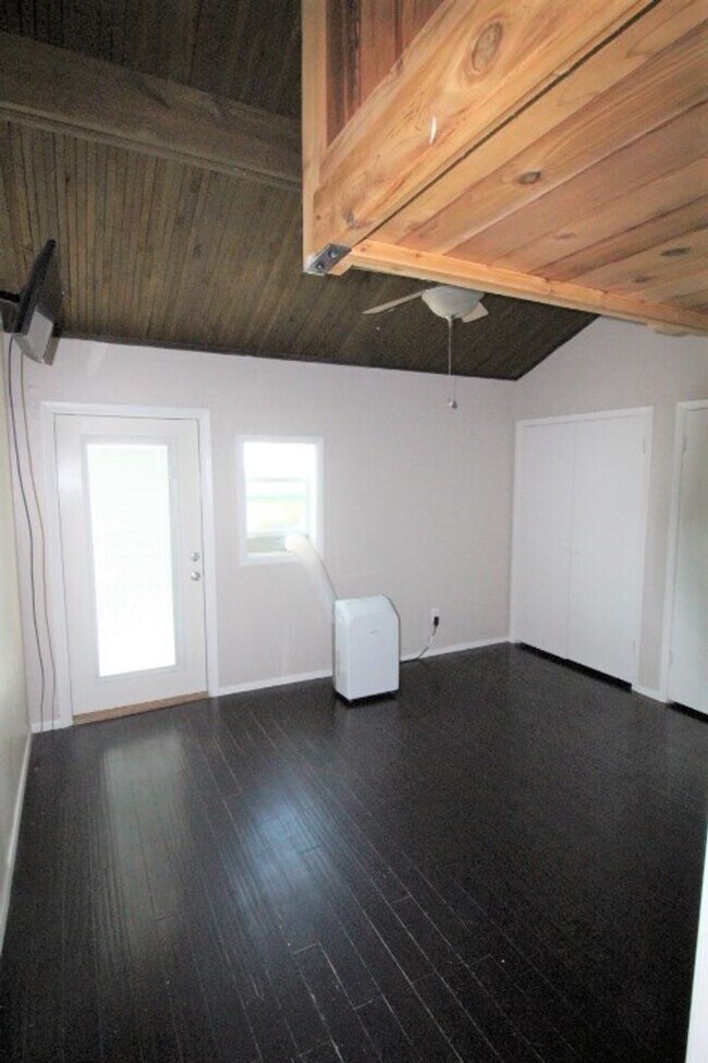Building Photo - 805 Paisley Dr