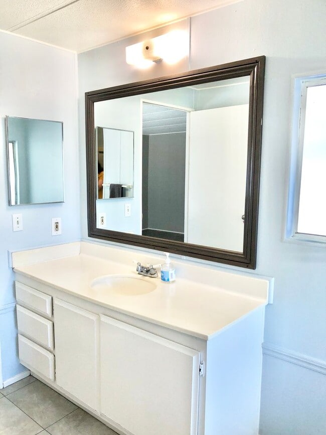 Building Photo - Awesome Updated Single Story in The Darling "Farm" Community of Wildomar, Close to Everything, bu...