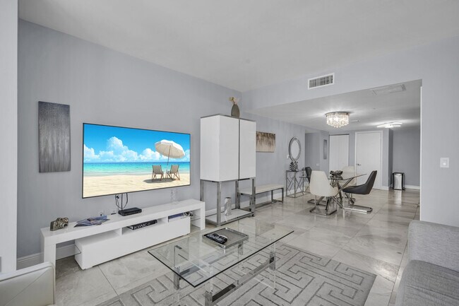 Building Photo - 485 Brickell Ave