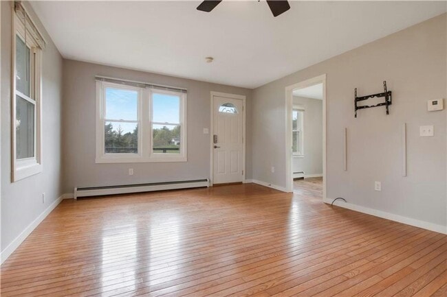 Building Photo - 3 Bedroom Single Home on the North Side of...