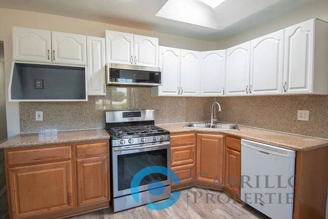 Building Photo - 6311 Inman St