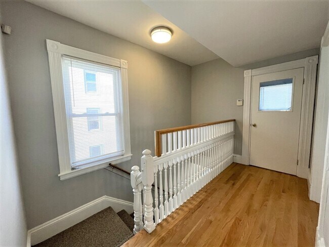 Building Photo - 539 Lincoln Ave