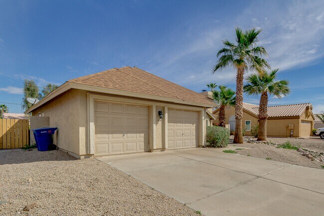 Building Photo - 4314 E Juanita Ave