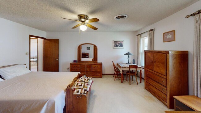 Building Photo - Fully Furnished 3 Bedroom Rental