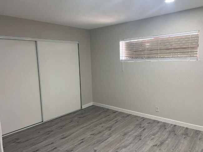 Building Photo - ½ OFF First Month's Rent! Updated Apartment in a Prime Central Las Vegas Location