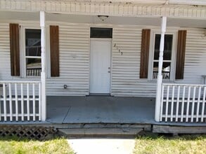 Building Photo - 2 Bed, 1 Bath home for rent