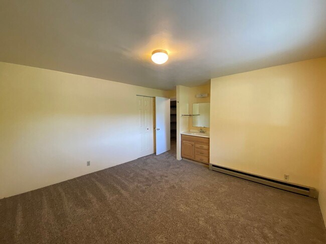 Building Photo - 2469 Miami Ln