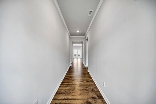 Building Photo - 167 Fernbrook Trl