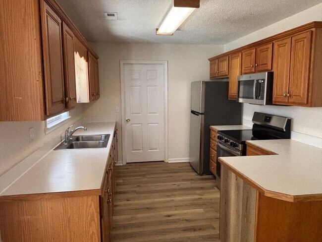 Building Photo - Beautiful 3 bedroom 2 bath house in Castlewood